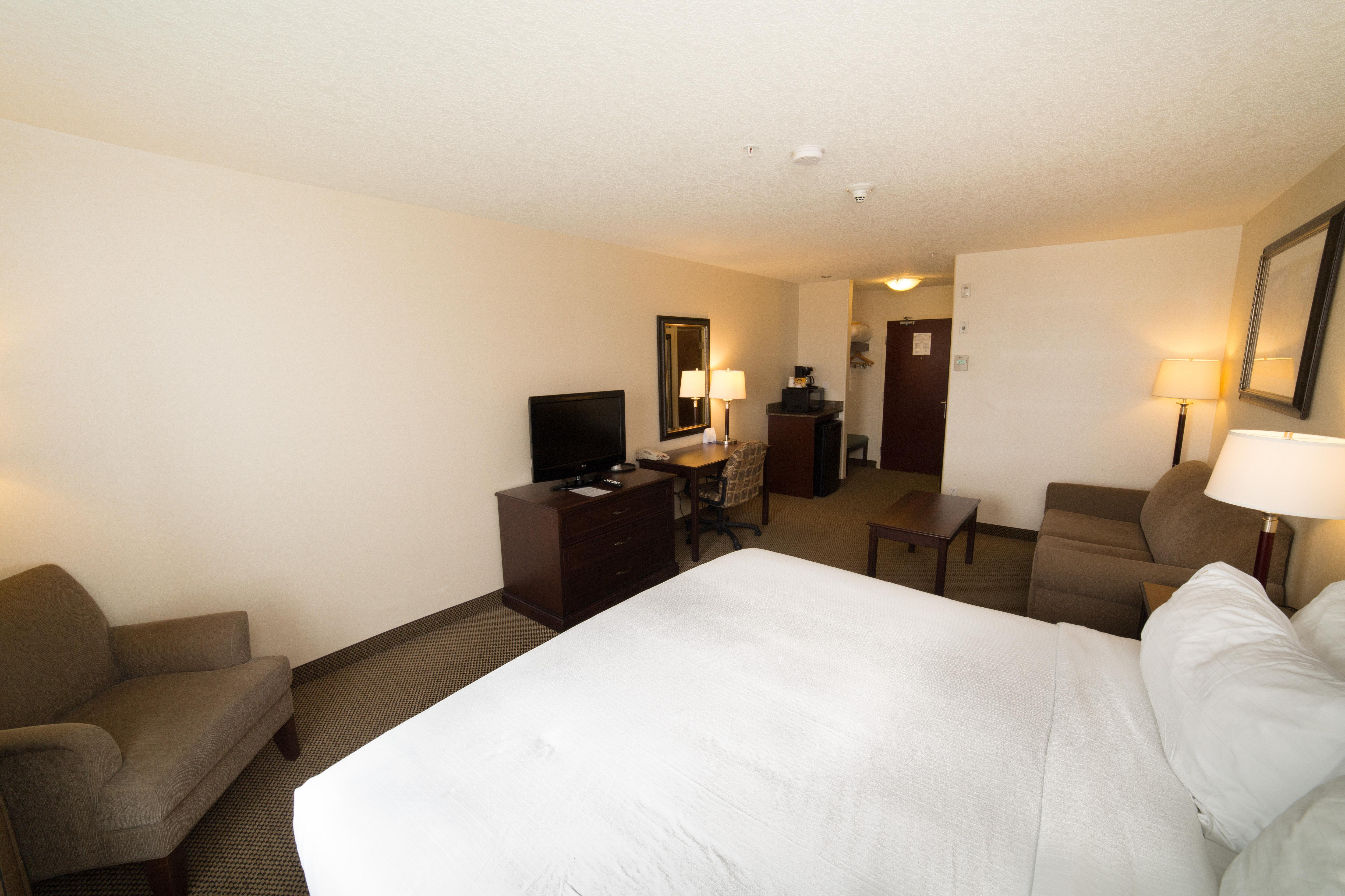 Holiday Inn Express & Suites Whitecourt By Ihg Exterior photo