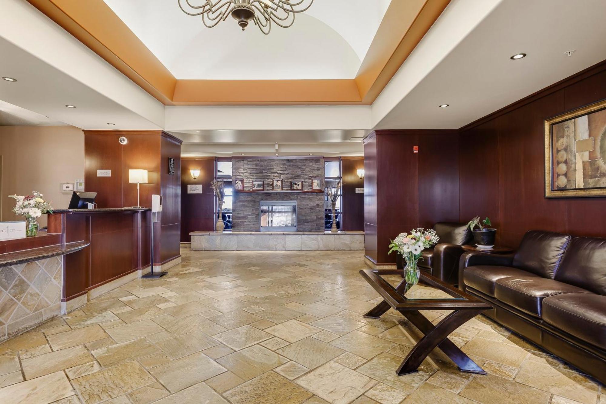 Holiday Inn Express & Suites Whitecourt By Ihg Exterior photo