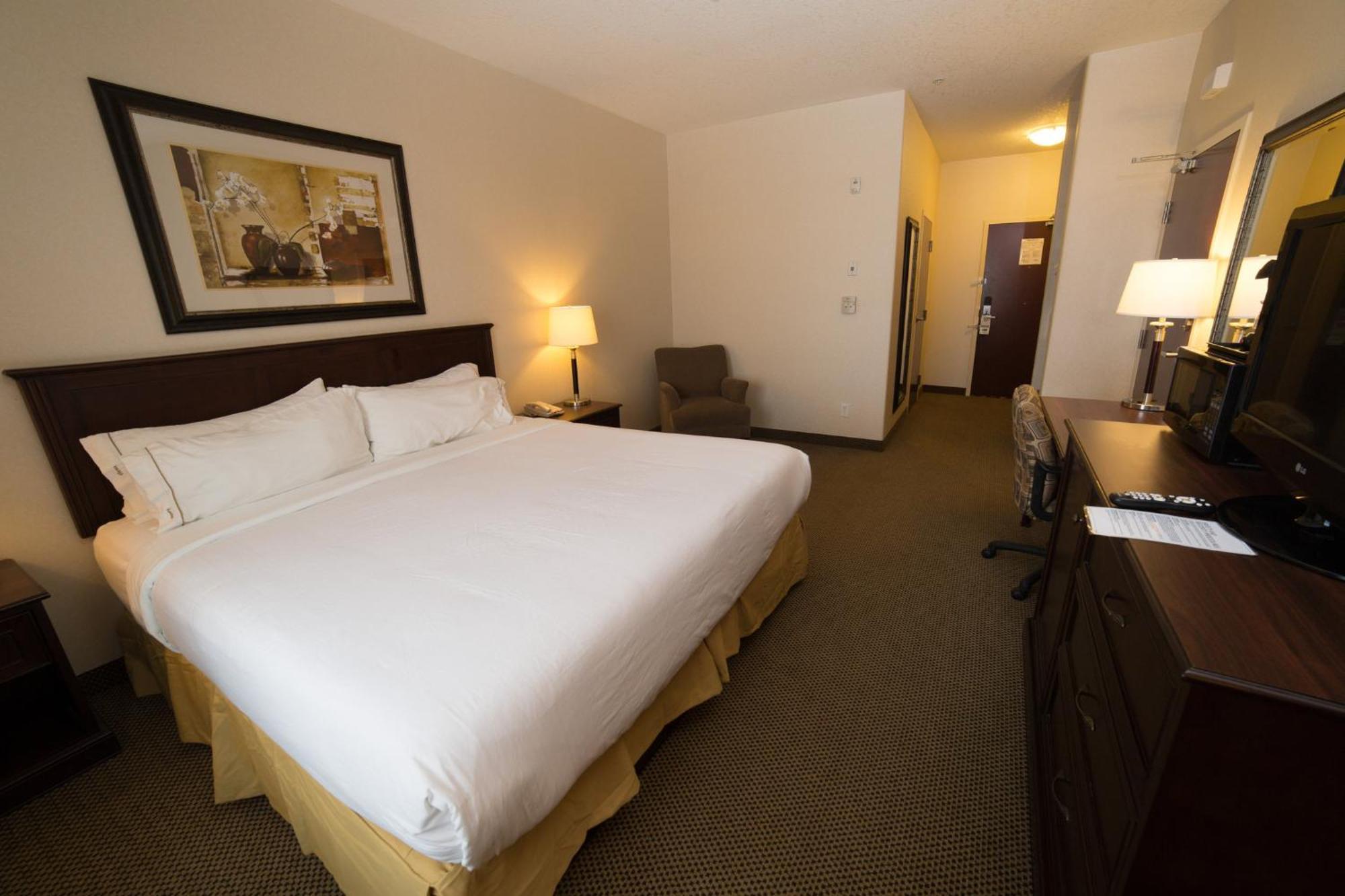 Holiday Inn Express & Suites Whitecourt By Ihg Exterior photo